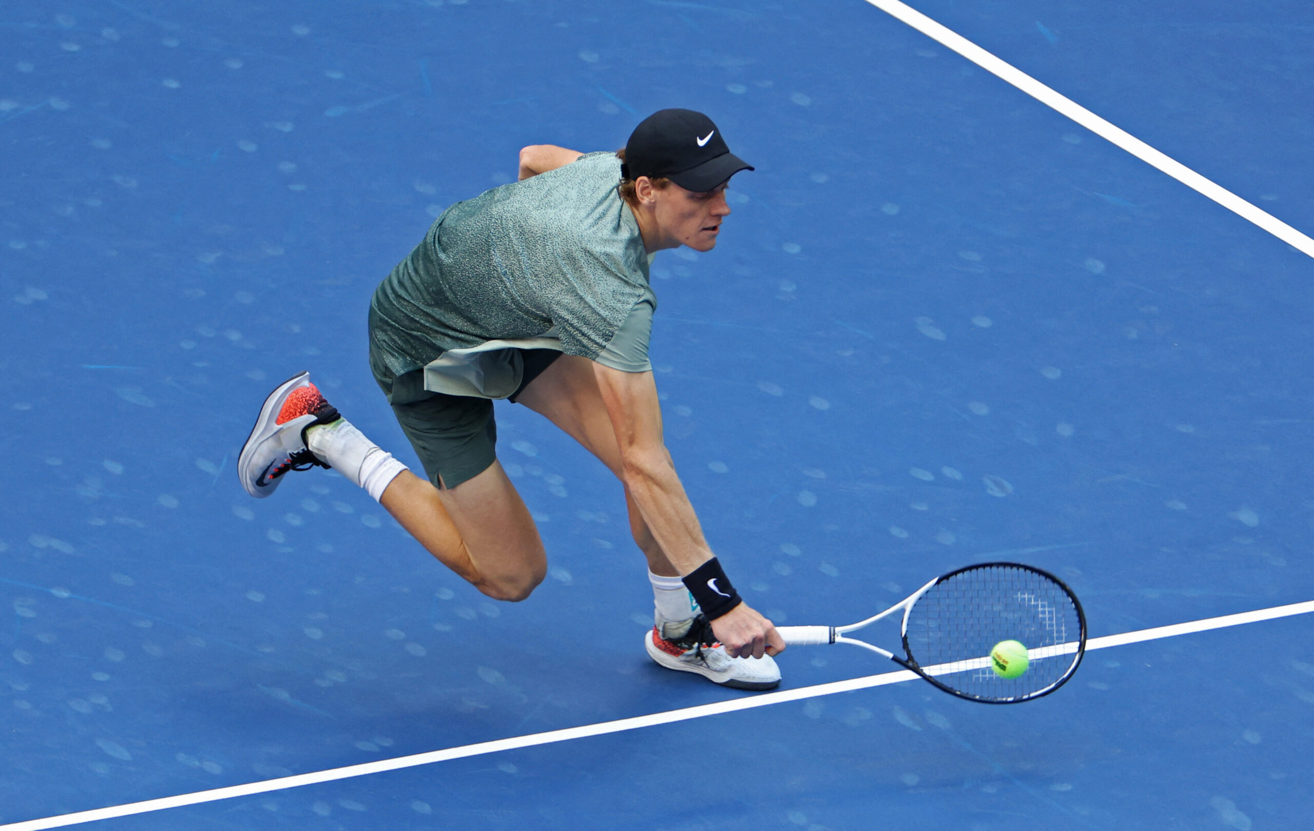 Jannik Sinner of Italy in action during his final tennis match against Taylor Fritz at the U.S. Open in Flushing Meadows, New York.