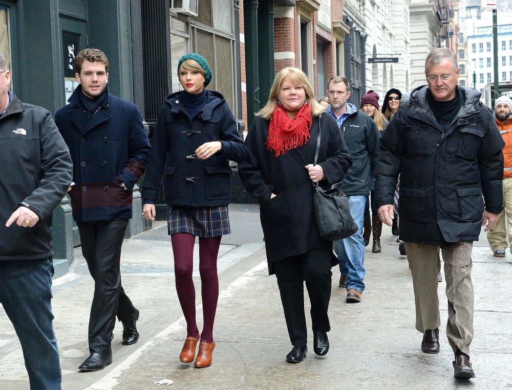 Taylor Swift’s Family Guide- Meet the Singer's Supportive Parents and Younger Brother