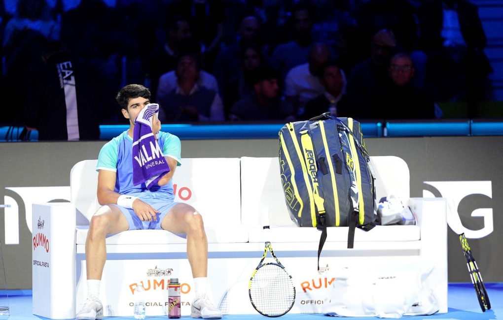 Sinner rộng cửa vào bán kết, Alcaraz có khả năng bỏ ATP Finals - 3